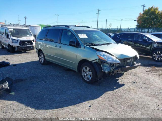  Salvage Toyota Sienna