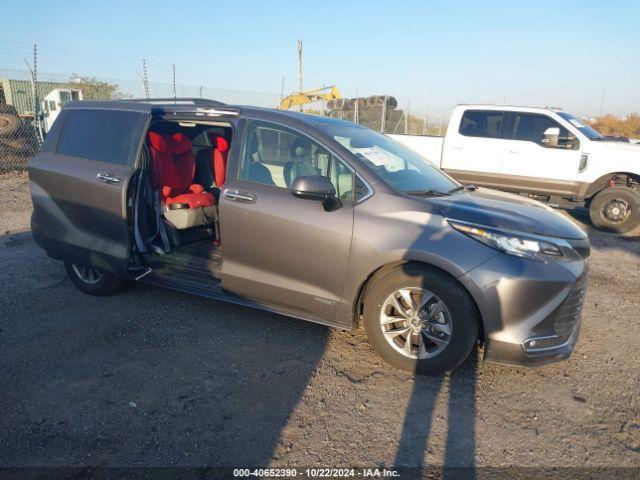  Salvage Toyota Sienna