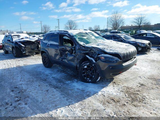  Salvage Jeep Cherokee