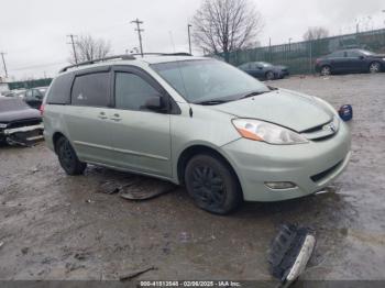  Salvage Toyota Sienna