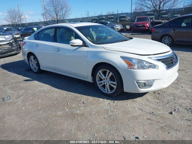  Salvage Nissan Altima