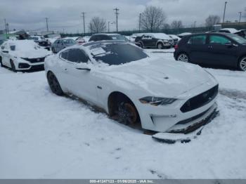  Salvage Ford Mustang