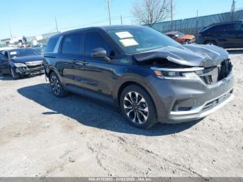  Salvage Kia Carnival