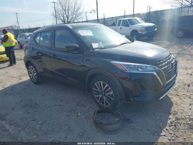  Salvage Nissan Kicks