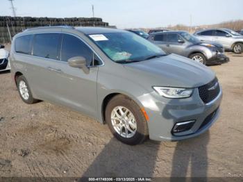  Salvage Chrysler Pacifica