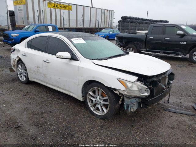  Salvage Nissan Maxima
