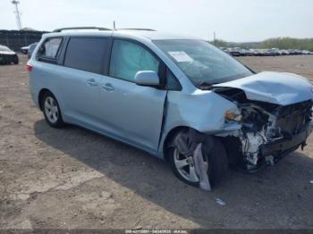  Salvage Toyota Sienna