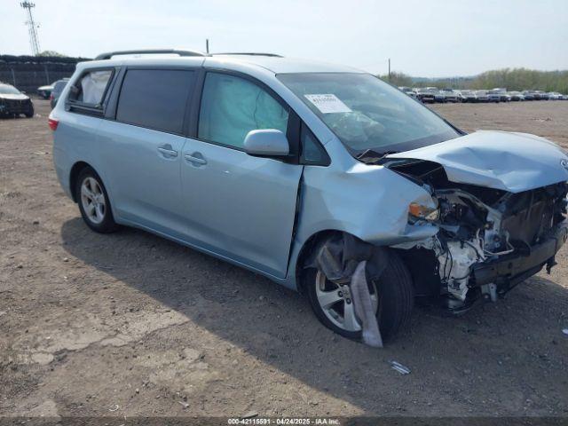  Salvage Toyota Sienna