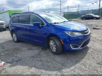  Salvage Chrysler Pacifica