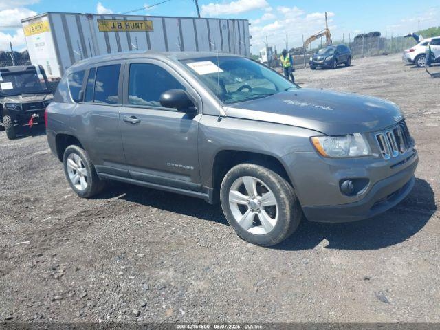  Salvage Jeep Compass