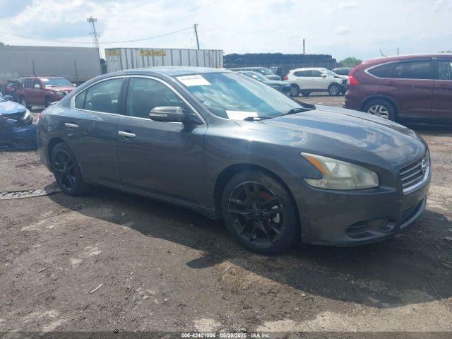  Salvage Nissan Maxima