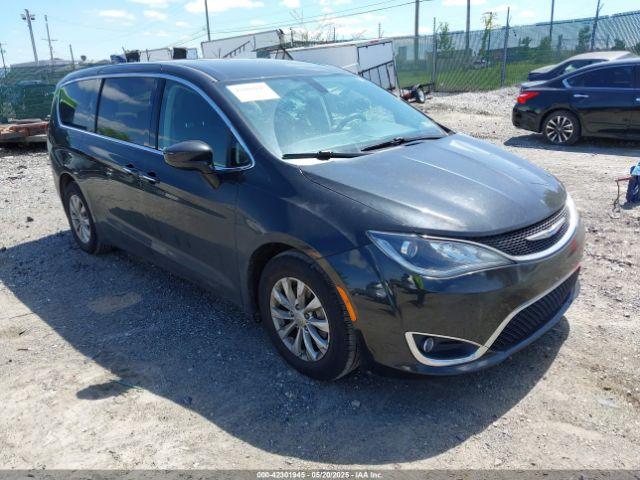  Salvage Chrysler Pacifica