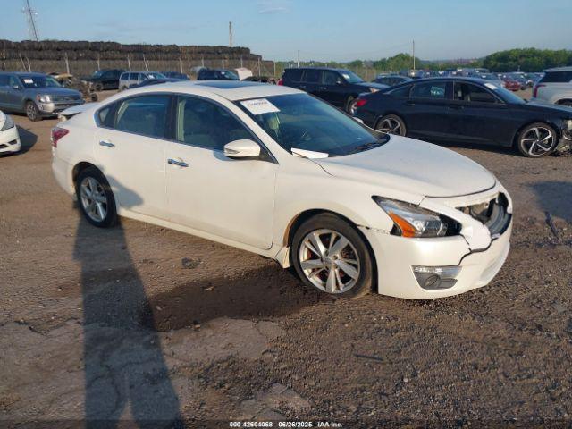  Salvage Nissan Altima