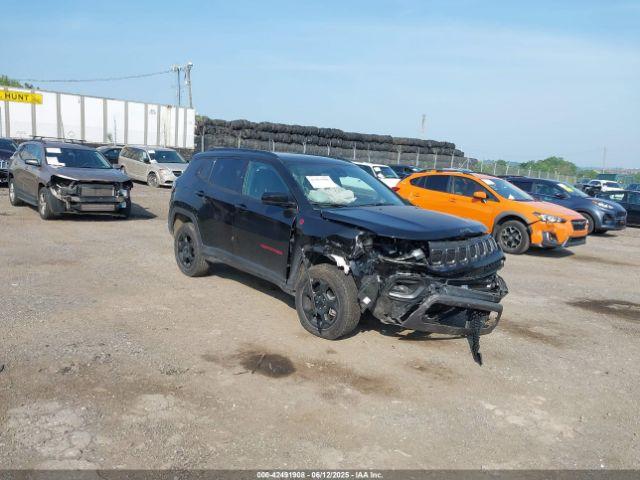  Salvage Jeep Compass