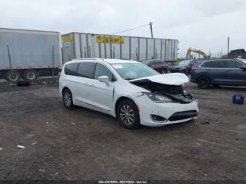  Salvage Chrysler Pacifica
