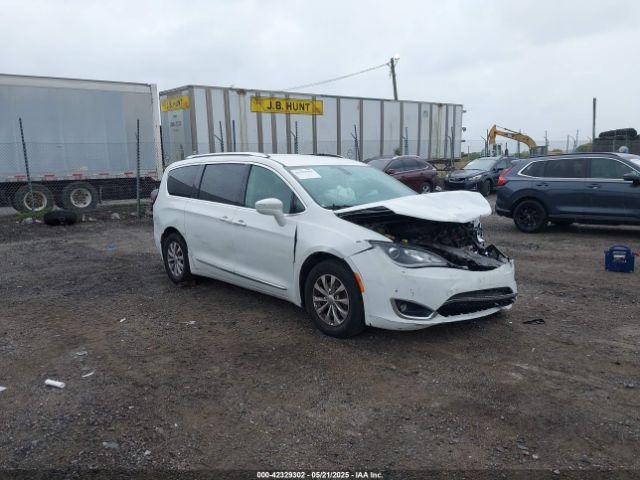  Salvage Chrysler Pacifica