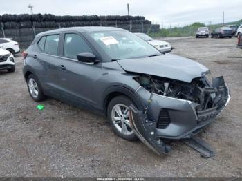  Salvage Nissan Kicks