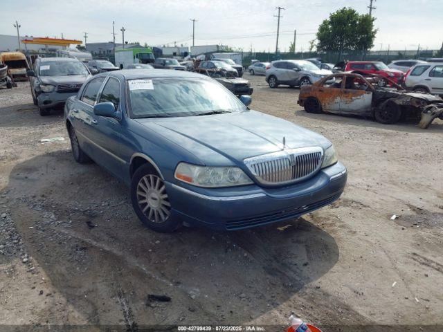 Salvage Lincoln Towncar