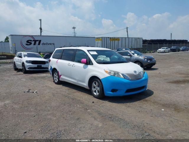  Salvage Toyota Sienna