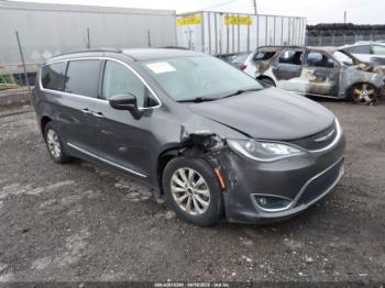  Salvage Chrysler Pacifica