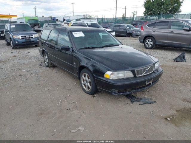  Salvage Volvo V70