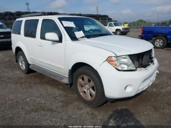  Salvage Nissan Pathfinder