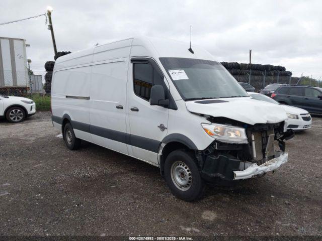  Salvage Mercedes-Benz Sprinter 2500