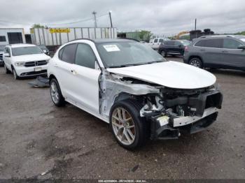  Salvage Alfa Romeo Stelvio
