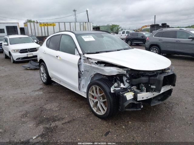  Salvage Alfa Romeo Stelvio