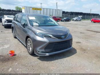  Salvage Toyota Sienna
