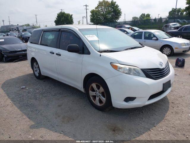  Salvage Toyota Sienna