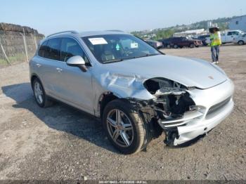  Salvage Porsche Cayenne