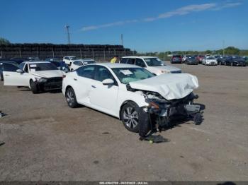  Salvage Nissan Altima