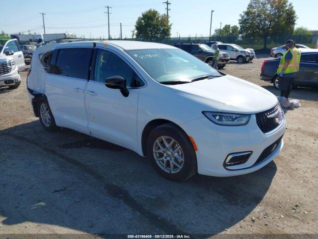  Salvage Chrysler Pacifica