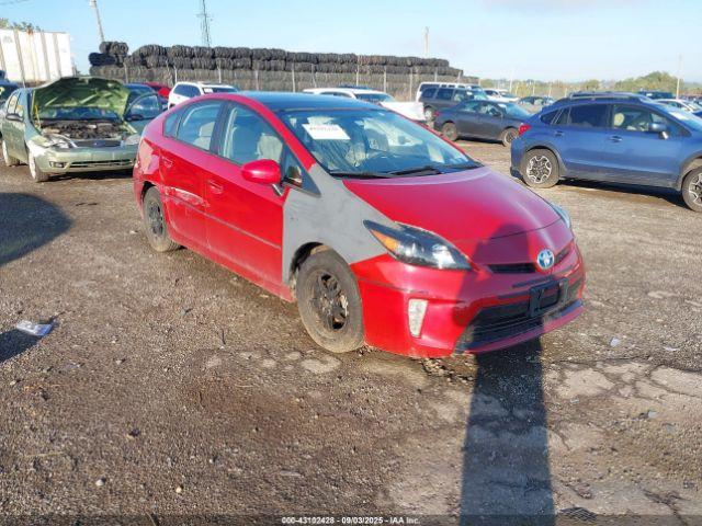  Salvage Toyota Prius