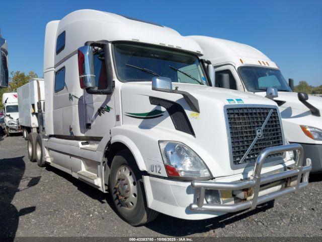  Salvage Volvo Vn