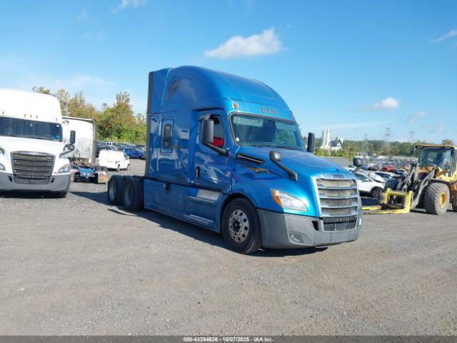  Salvage Freightliner New Cascadia 126