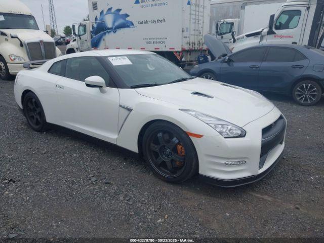  Salvage Nissan GT-R