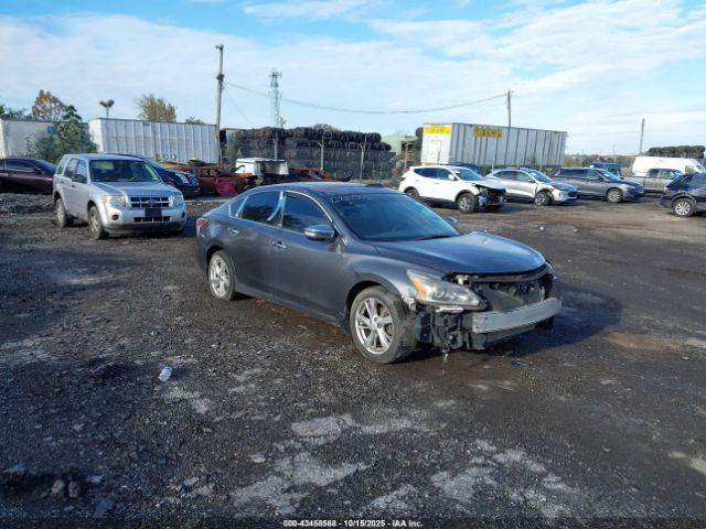  Salvage Nissan Altima