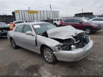  Salvage Lincoln Towncar