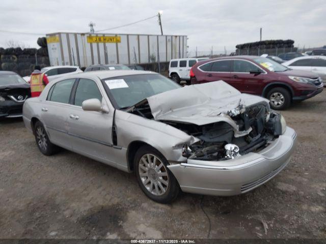  Salvage Lincoln Towncar