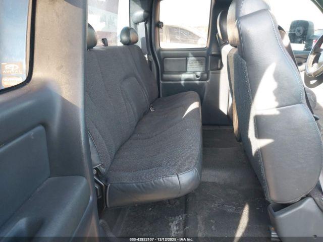 Chevrolet Silverado 1500 Image 2