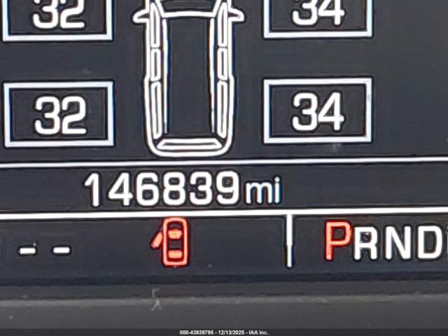 Chevrolet Suburban Ltz Image 12