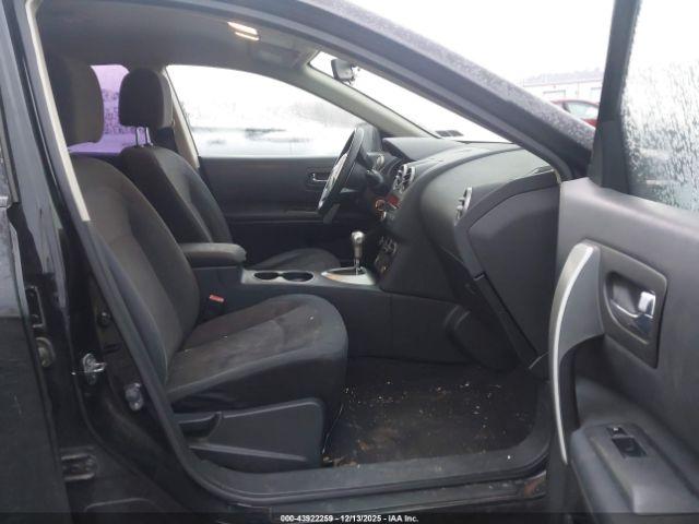 Nissan Rogue S Image 2