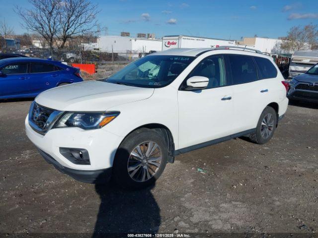 Nissan Pathfinder S Image 3