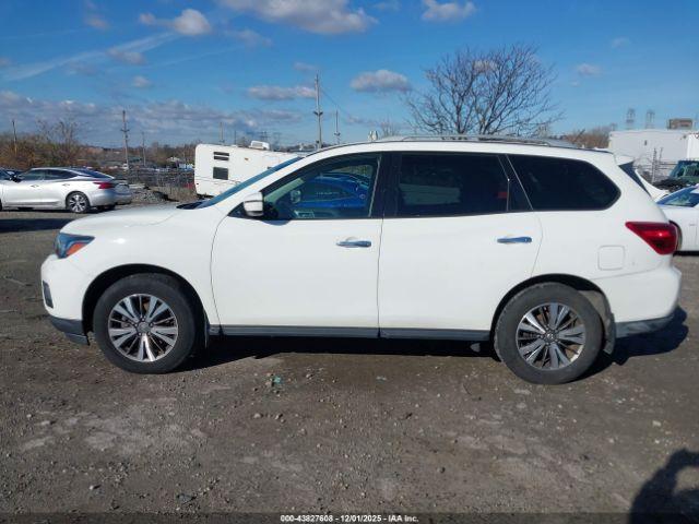 Nissan Pathfinder S Image 2