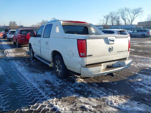 Cadillac Escalade Standard Image 6