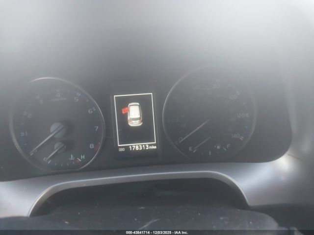 Toyota RAV4 Xle Image 7