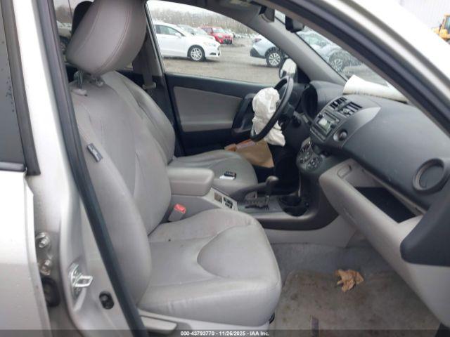 Toyota RAV4 Limited Image 8