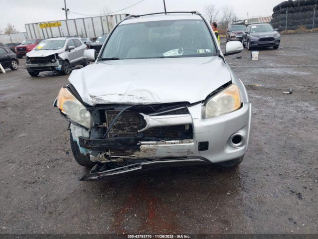 Toyota RAV4 Limited Image 13